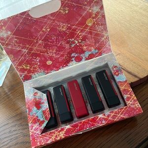 Brand new in box! Shiseido Modern Matte Powder Lipstick Holiday Lip Bouquet Set